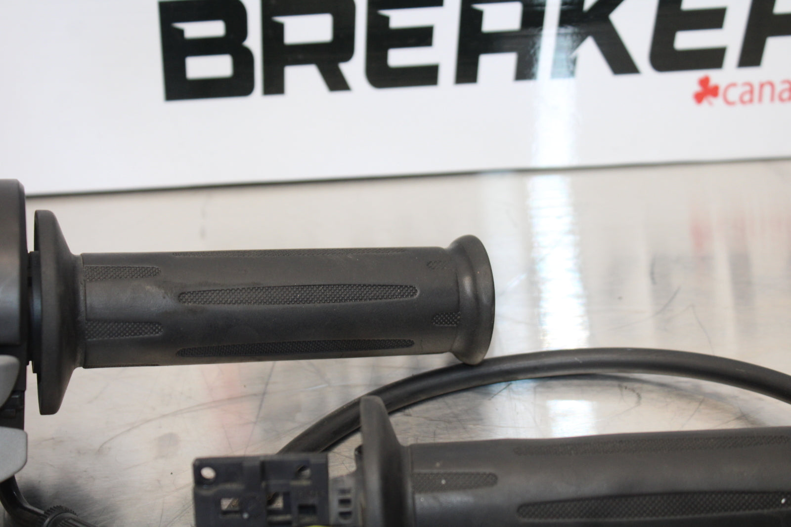 06-12 BMW F800ST THROTTLE CABLE LINE HOUSING GUIDE BB144