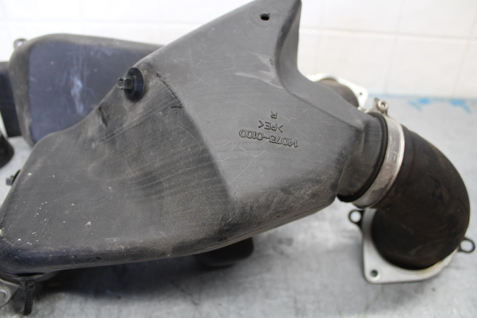 06-07 KAWASAKI NINJA ZX14R RIGHT LEFT AIR INTAKE DUCTS bb433