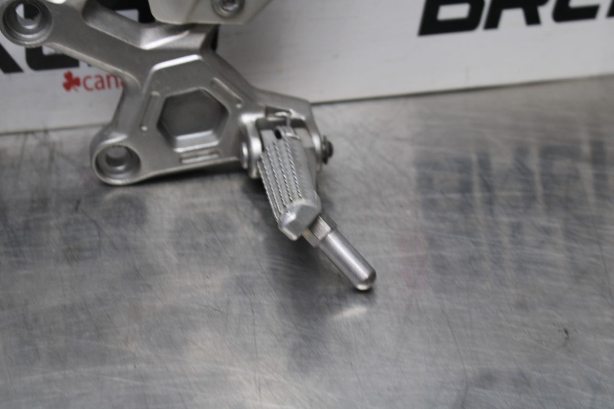 24-25 KAWASAKI NINJA ZX4R RIGHT LEFT REARSETS REAR SET DRIVER FOOT PEGS  BB827
