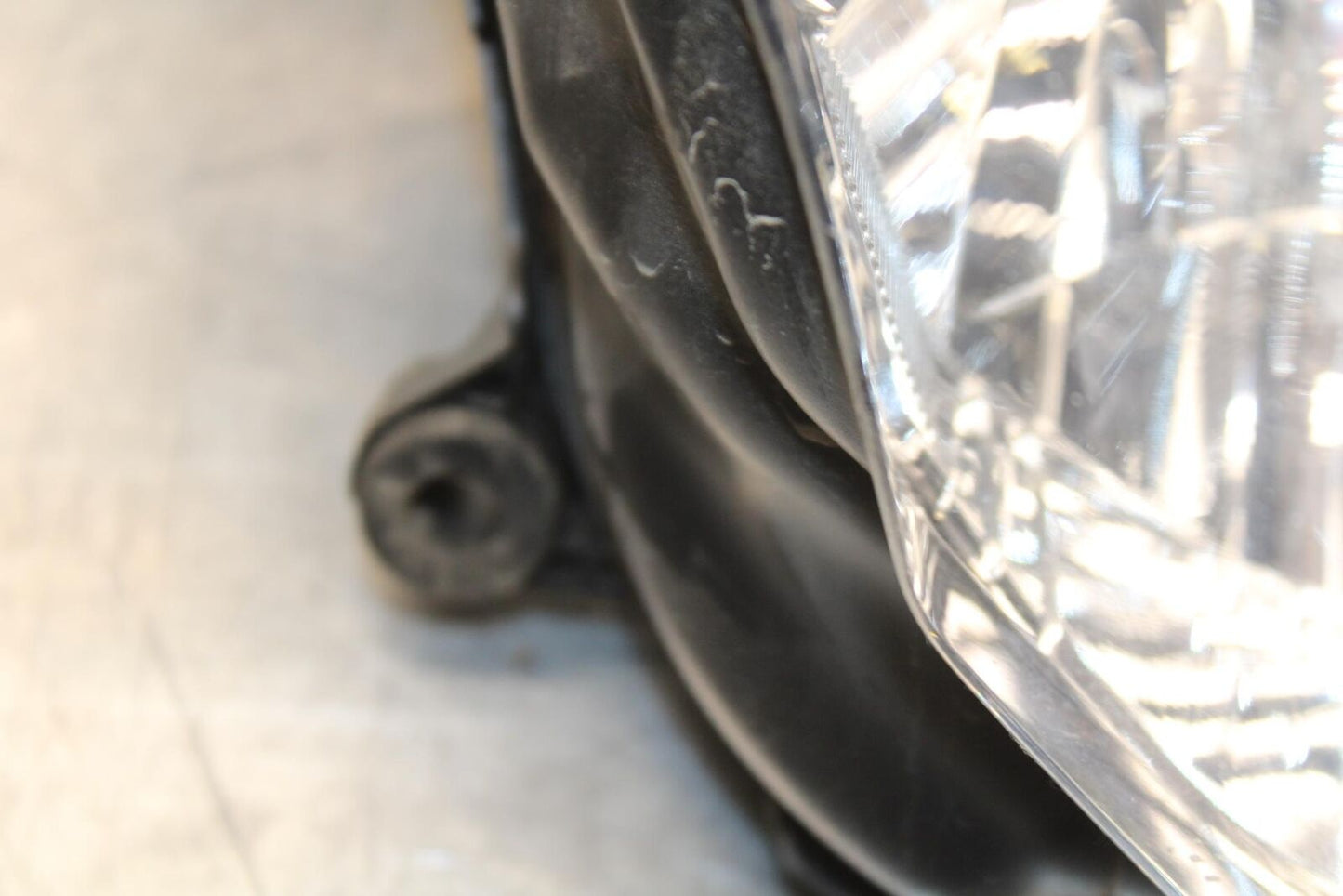 2015 Suzuki GSXR750 FRONT HEADLIGHT HEAD LIGHT LAMP BB595