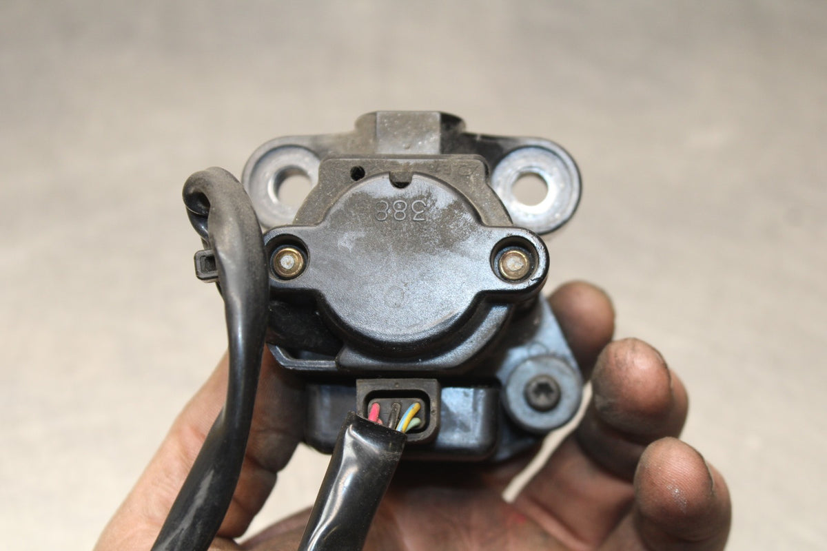 05 YAMAHA YZF R6 IGNITION LOCK KEY SET W/ GAS CAP AND SEAT LOCK BB858