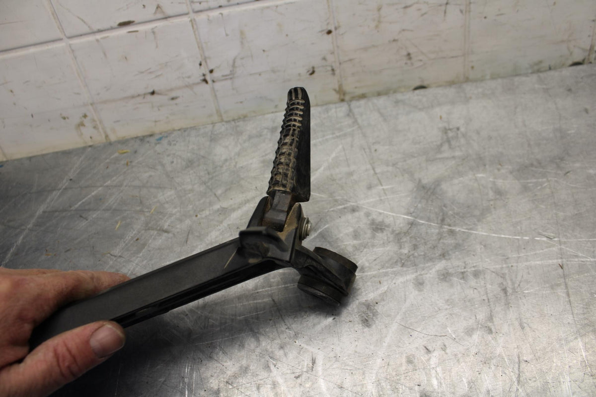 15-21 SUZUKI GSXR600 RIGHT REAR BACK PASSENGER PEG BB463