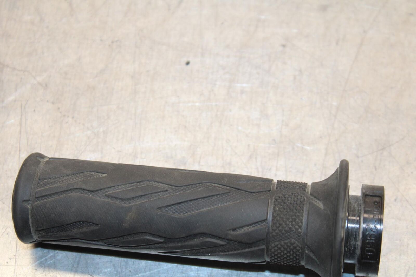 2015 Suzuki GSXR750 RIGHT THROTTLE GRIP BB595
