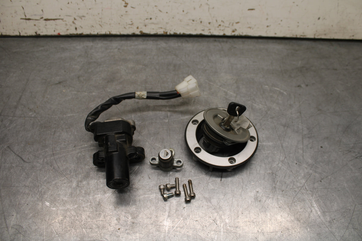 14-15 YAMAHA V STAR 1300 XVS1300CT TOURER IGNITION LOCK KEY SET W/ GAS CAP BB722