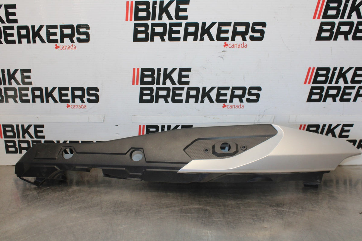15-17 YAMAHA FJ09 LEFT REAR BACK TAIL FAIRING COWL SHROUD BB906