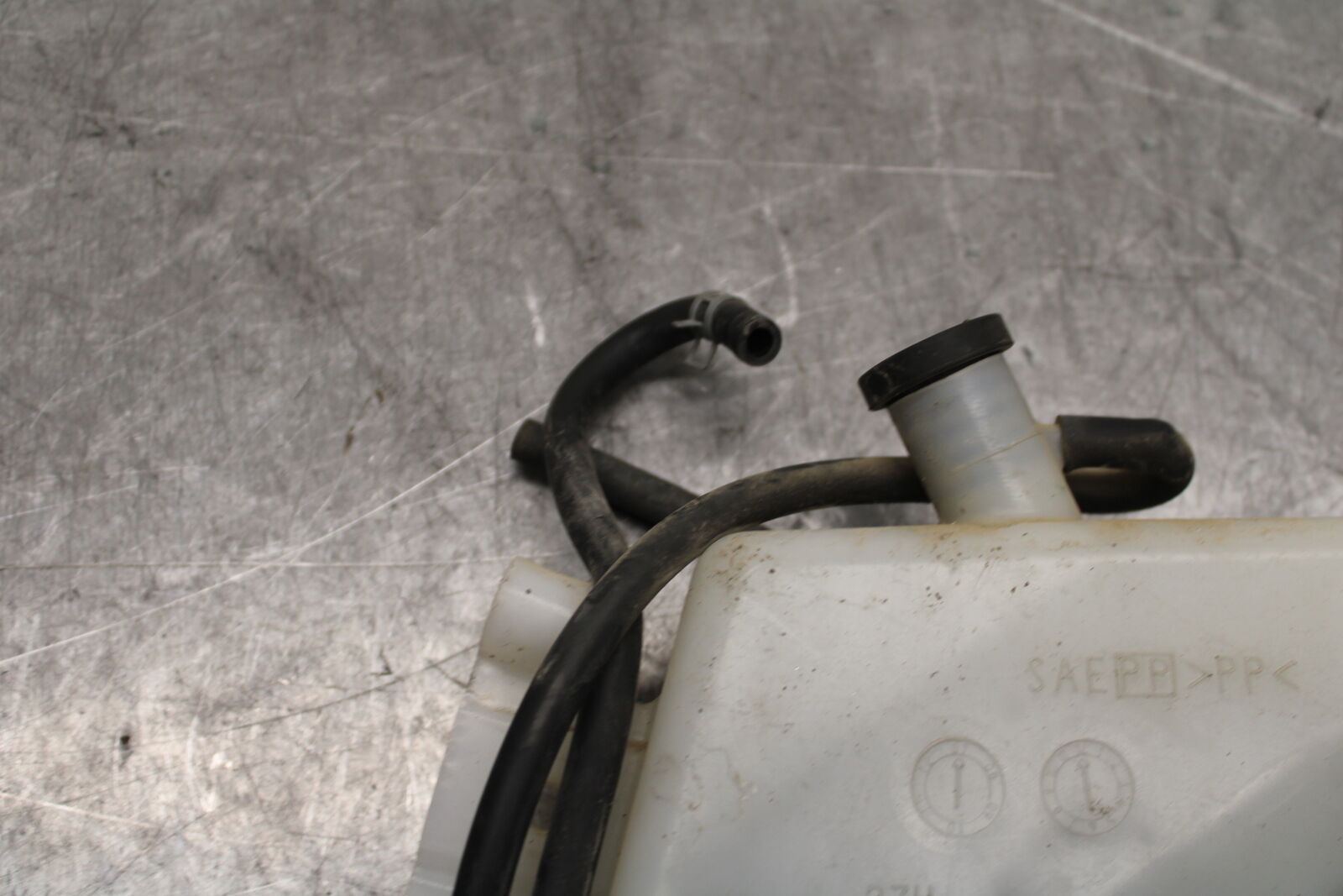 08-10 SUZUKI GSXR 600 COOLANT WATER TANK RESERVOIR BOTTLE  BB721