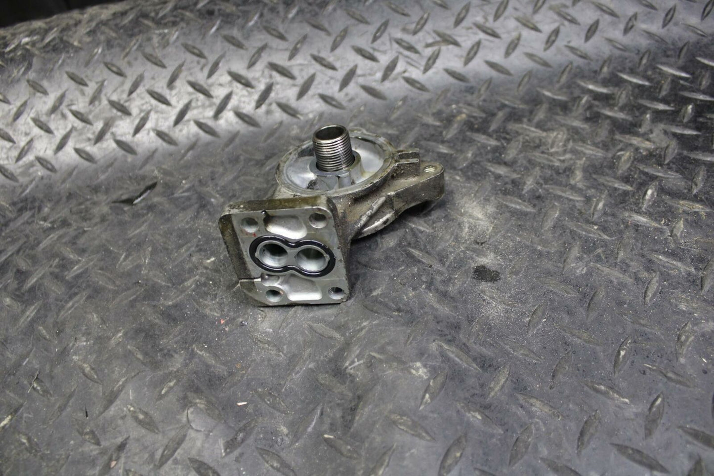 06-07 KAWASAKI NINJA ZX10R ENGINE OIL FILTER HOUSING  BB186