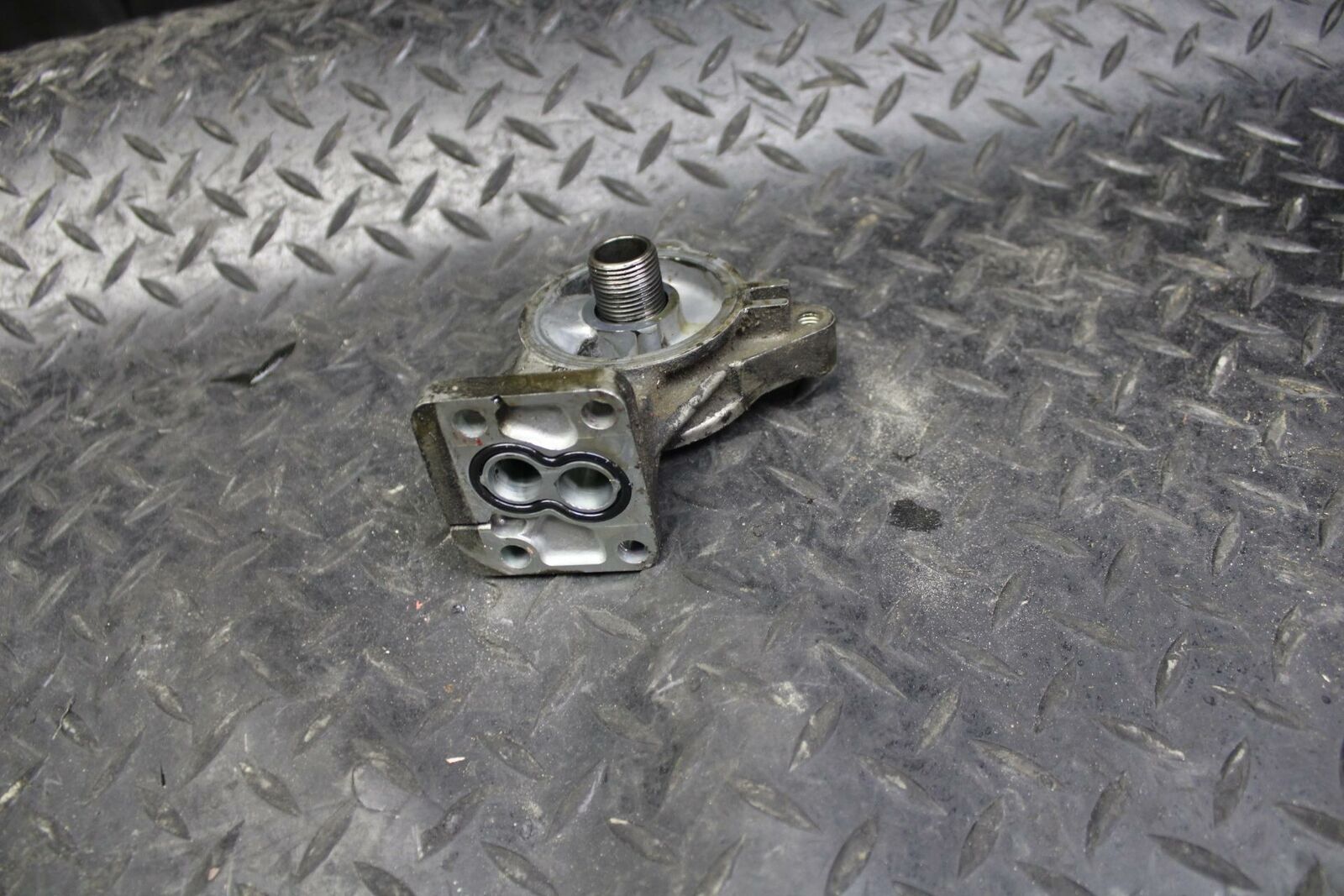 06-07 KAWASAKI NINJA ZX10R ENGINE OIL FILTER HOUSING  BB186