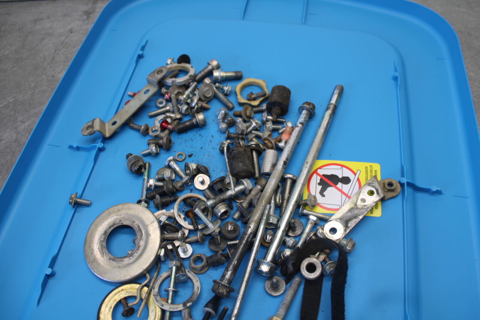 06-07 SUZUKI GSXR 600 ENGINE MOUNTING BOLTS HARDWARE MOTOR SCREWS BB694