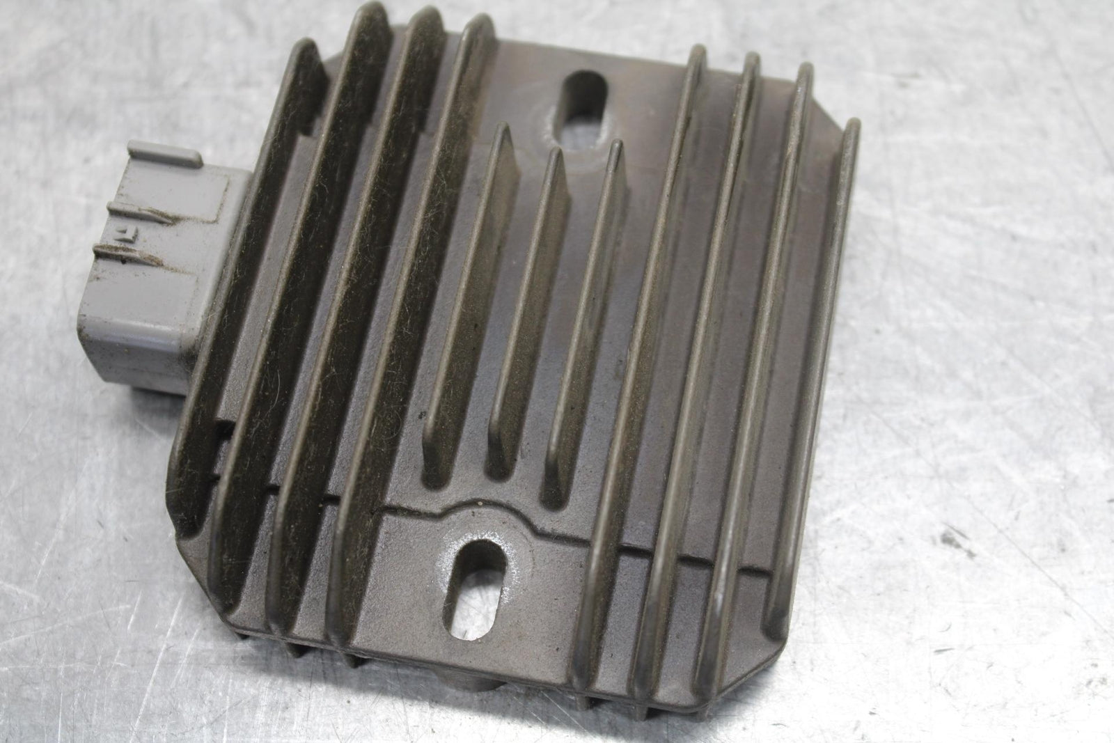 15-16 KAWASAKI EX300 RECTIFIER VOLTAGE REGULATOR BB635