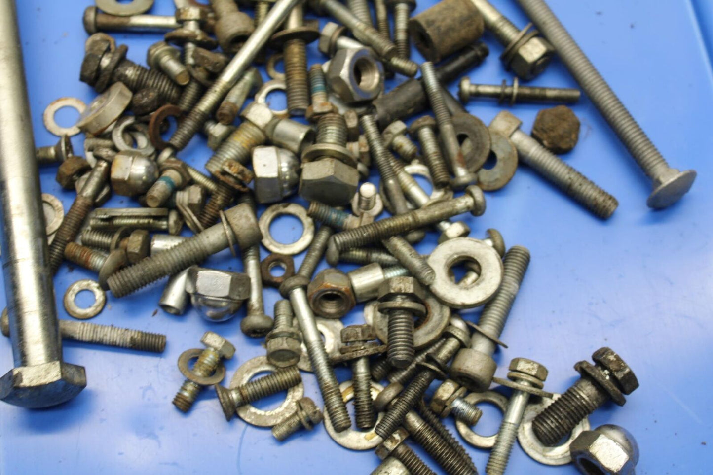 75 SUZUKI GT 550 MISC.MOUNTING BOLTS HARDWARE MOTOR SCREWS BB67