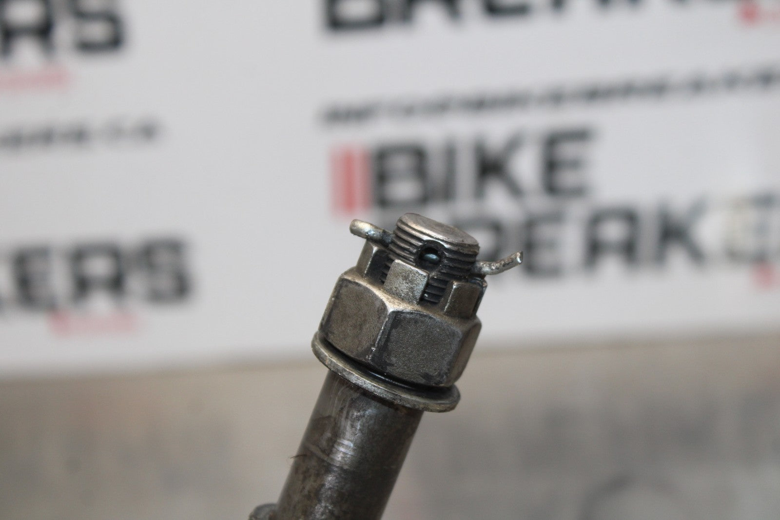 03-08 KAWASAKI VULCAN 1600 REAR AXLE BACK WHEEL RIM PIVOT BOLT AXEL BB196