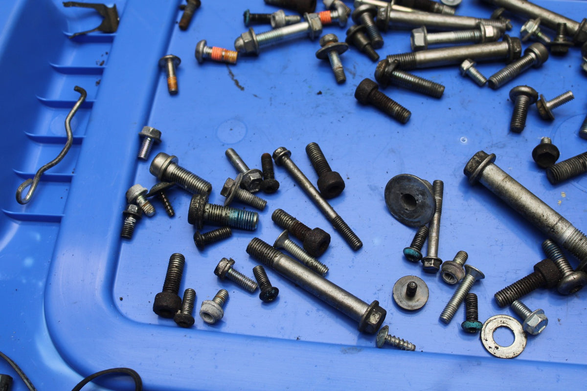 06-07 SUZUKI GSXR600 BOLTS HARDWARE MOTOR SCREWS BB836
