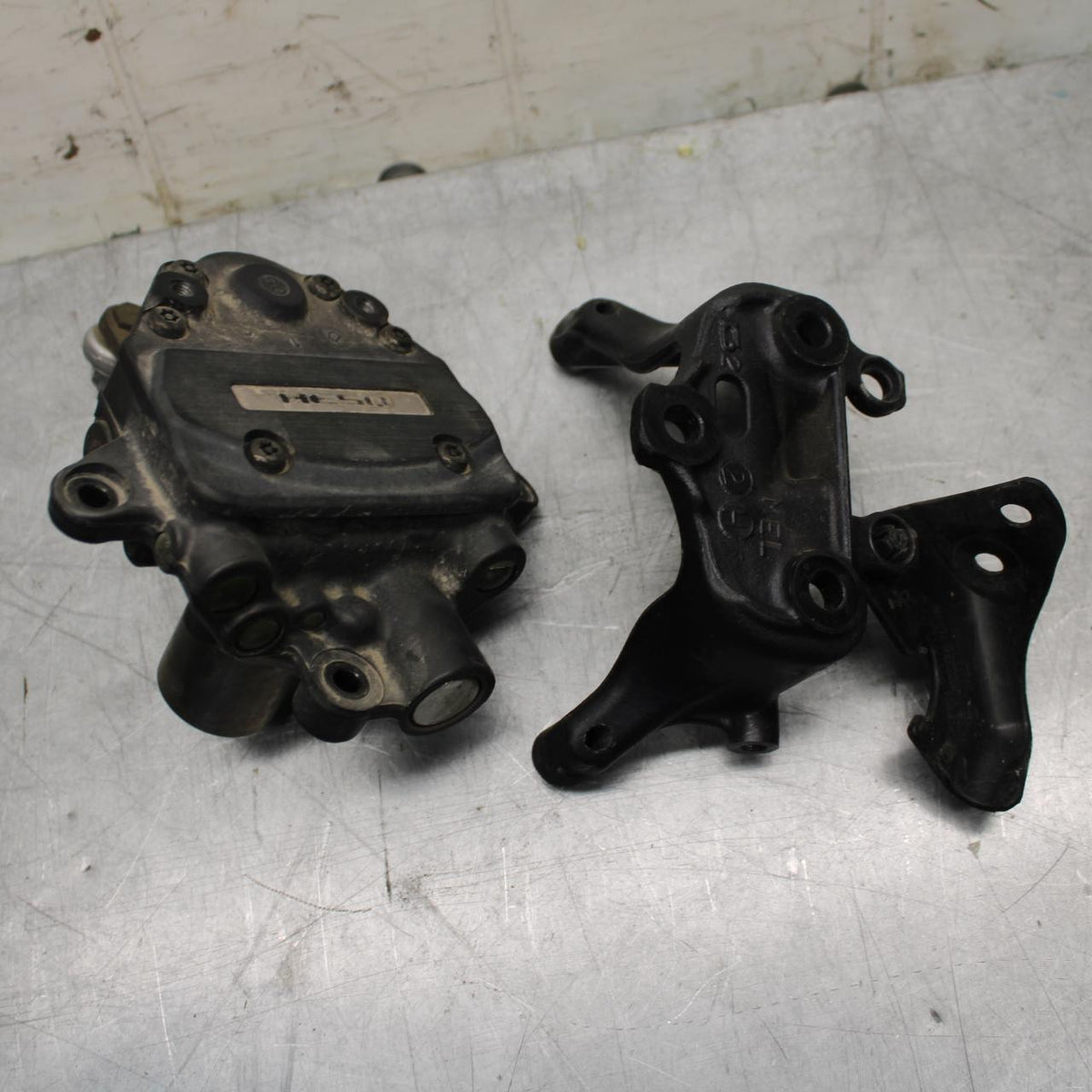 06-07 HONDA CBR1000RR STEERING DAMPER  53700-MEL-023 53740-MEL-000 BB464