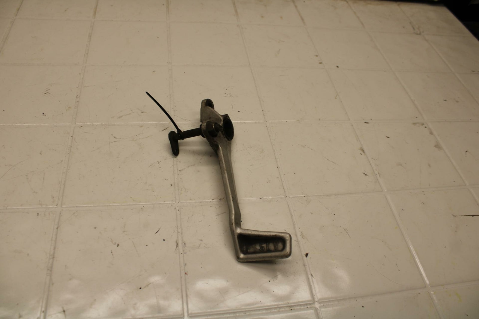 01-05 YAMAHA FZS1000 RIGHT REARSET BRAKE FOOT PEDAL BB 04
