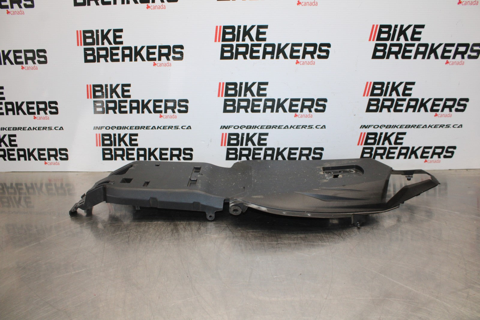 21-23 KAWASAKI NINJA ZX6R REAR BACK TAIL UNDERTAIL BATTERY TRAY PLASTIC BB179