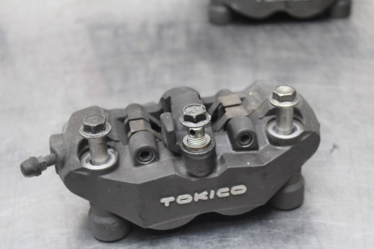 06-07 SUZUKI GSXR 600 RIGHT LEFT FRONT BRAKE CALIPER SET PAIR CALIPERS BB822