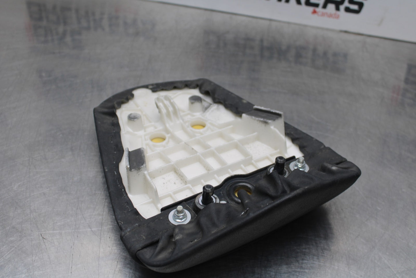 08 KAWASAKI NINJA ZX10R REAR BACK PASSENGER TANDEM SEAT PAD SADDLE PILLION BB201