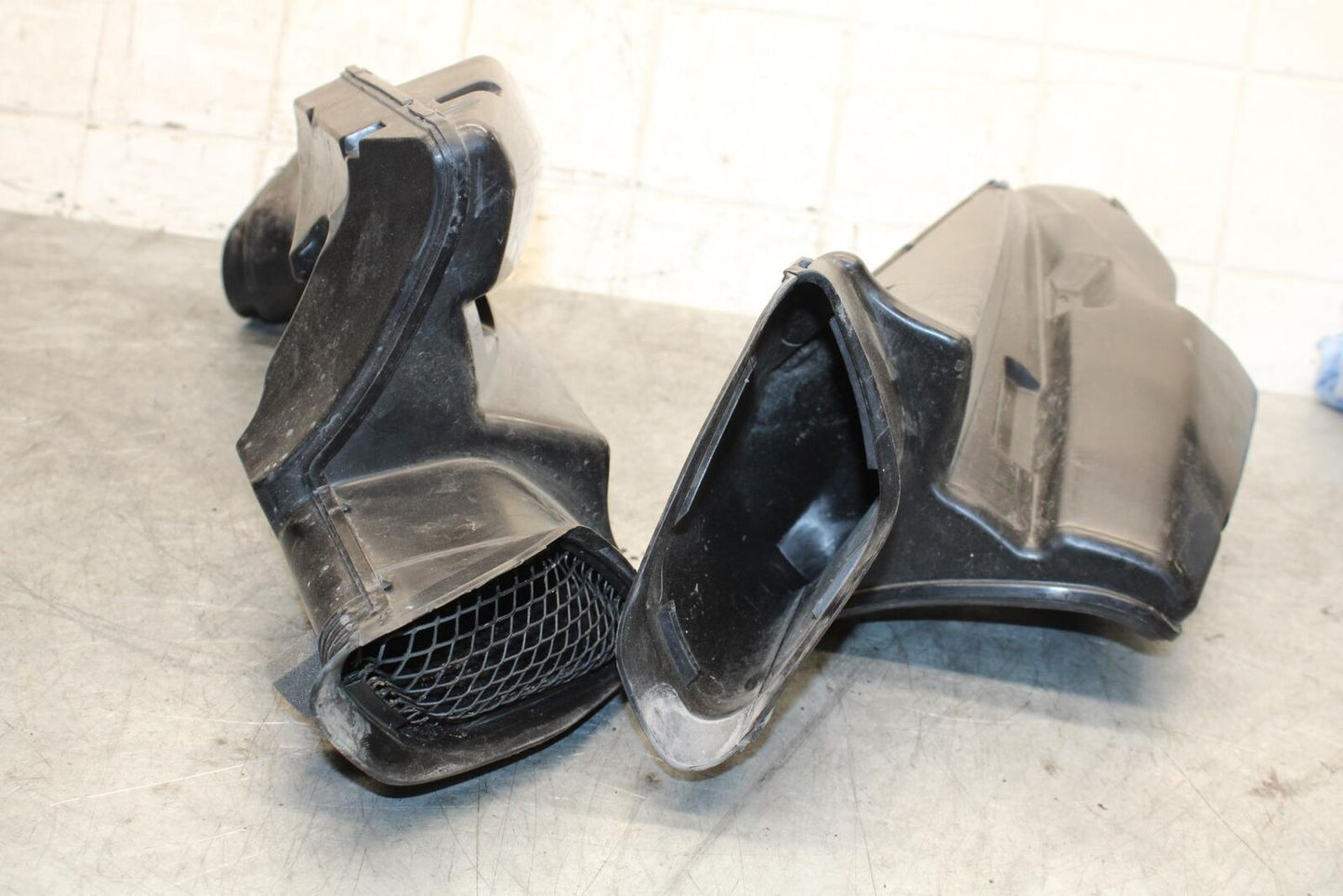 06-07 SUZUKI GSXR600 750  RIGHT LEFT AIR INTAKE DUCTS BB543