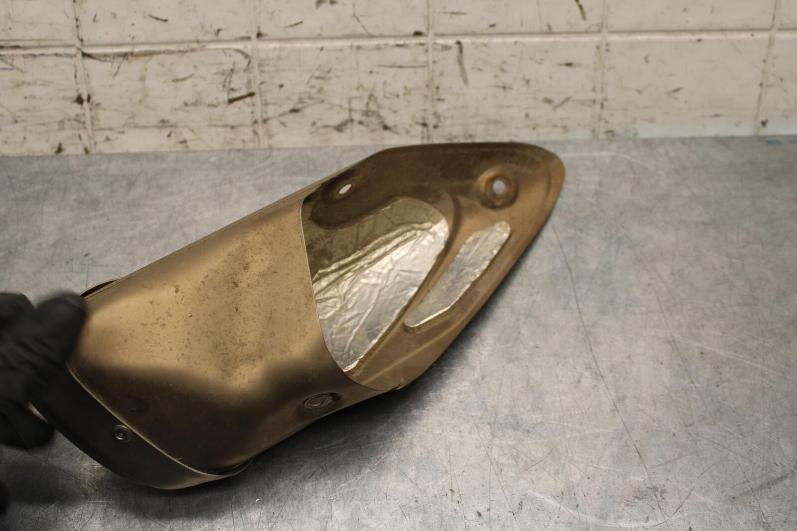 2015 Yamaha FZ09 REAR BACK MUFFLER EXHAUST PIPE COVER HEAT SHIELD GUARD BB69