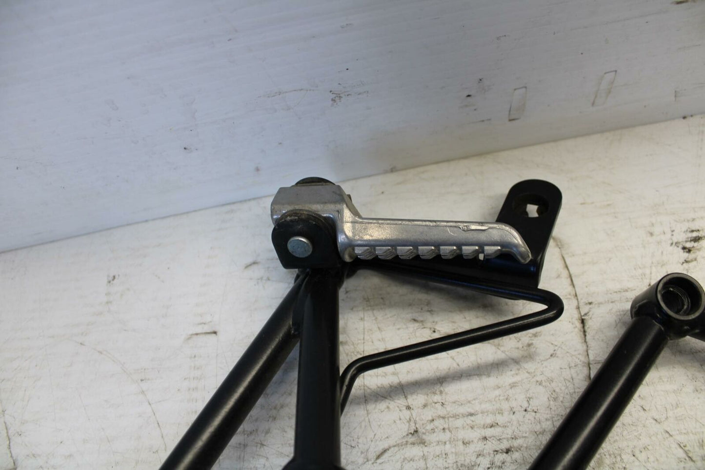 07-09 KAWASAKI VERSYS 650 REAR BACK PASSENGER PEG SET PAIR BB302