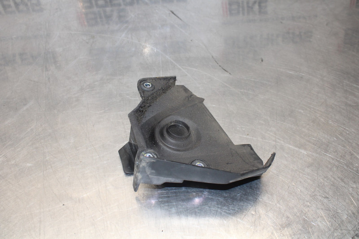 16 YAMAHA XSR900 ENGINE SPROCKET COVER BB786