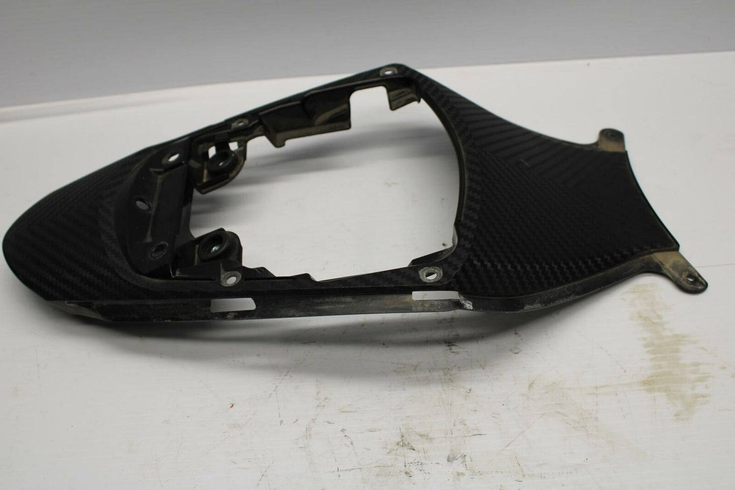 11-19 SUZUKI GSXR600 CENTER REAR BACK TAIL FAIRING COVER TRIM COWL BB 241