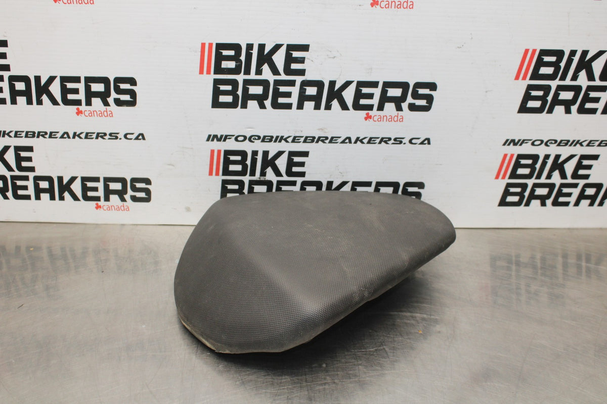 13-16 KTM 390 DUKE REAR BACK PASSENGER TANDEM SEAT PAD SADDLE PILLION BB815