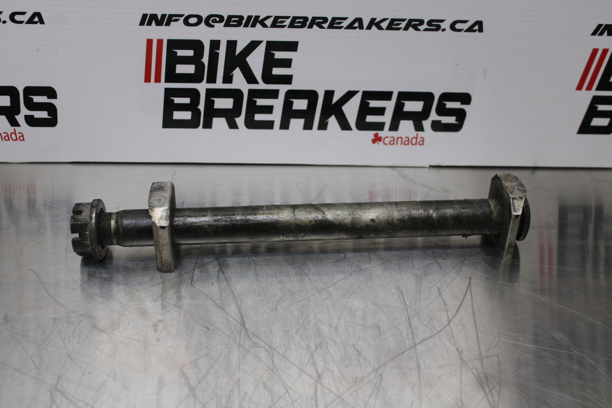 01-03 SUZUKI GSXR600 REAR AXLE BACK WHEEL RIM PIVOT BOLT AXEL BB145