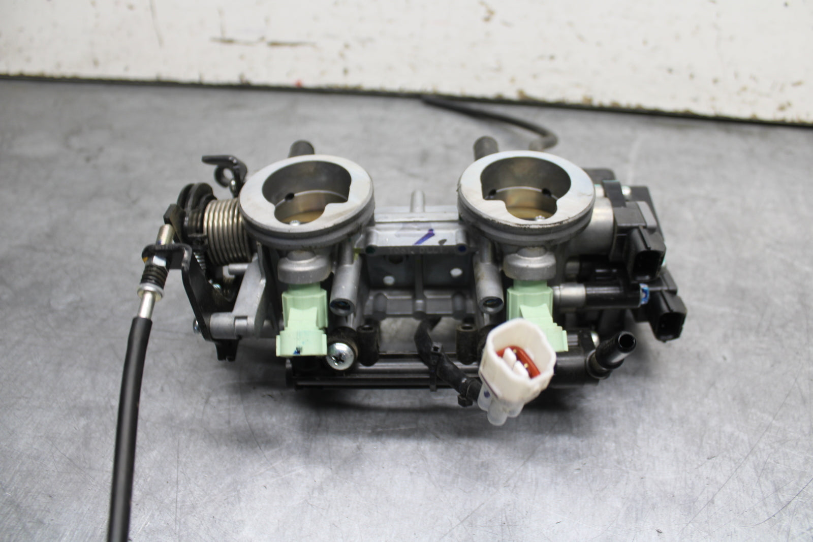 18-24 KAWASAKI NINJA 650 MAIN FUEL INJECTORS / THROTTLE BODIES BB725