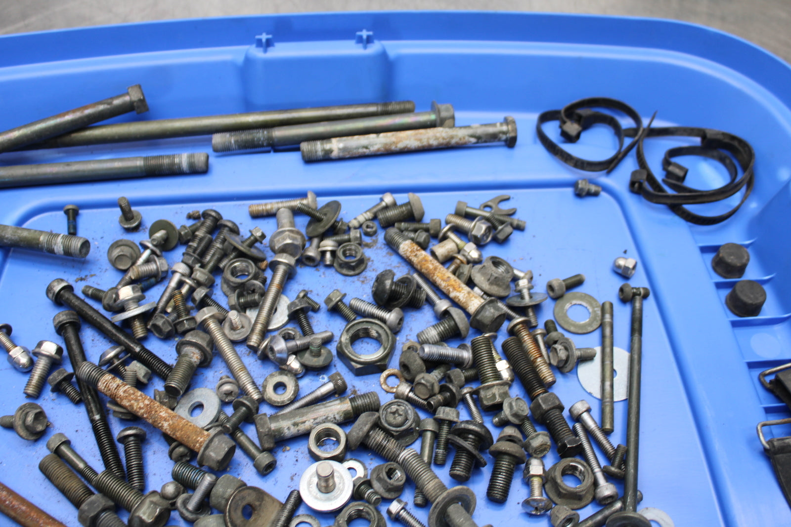 04 YAMAHA ROAD STAR XV1700A MOUNTING BOLTS HARDWARE MOTOR SCREWS BB155