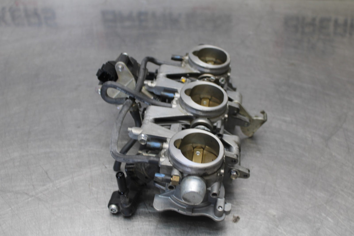 12 TRIUMPH STREET TRIPLE R MAIN FUEL INJECTORS / THROTTLE BODIES BB914