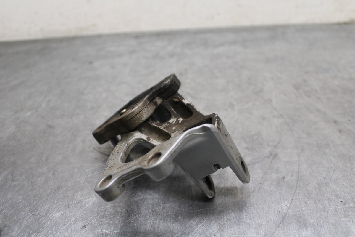 08-10 SUZUKI GSXR 600 LEFT REARSET REAR SET DRIVER FOOT PEG BRACKET MOUNT BB132
