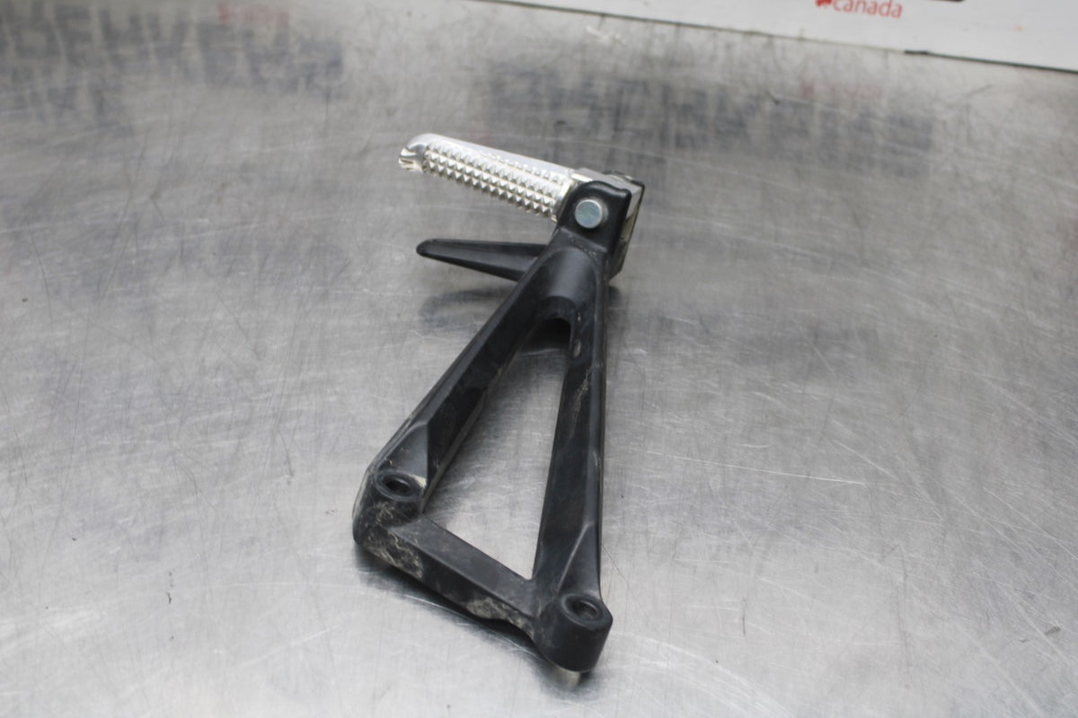 17-18 YAMAHA YZF R3 LEFT REAR BACK PASSENGER PEG BB788