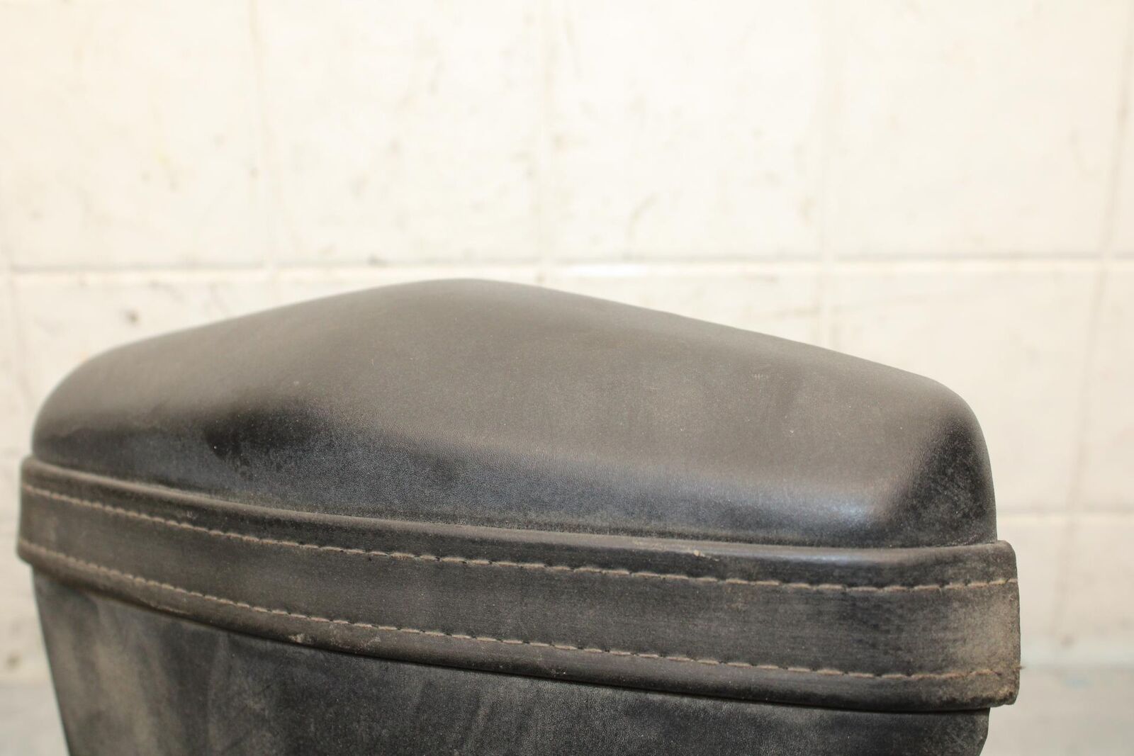 2006 Yamaha YZF R6 REAR BACK PASSENGER TANDEM SEAT PAD SADDLE PILLION BB560