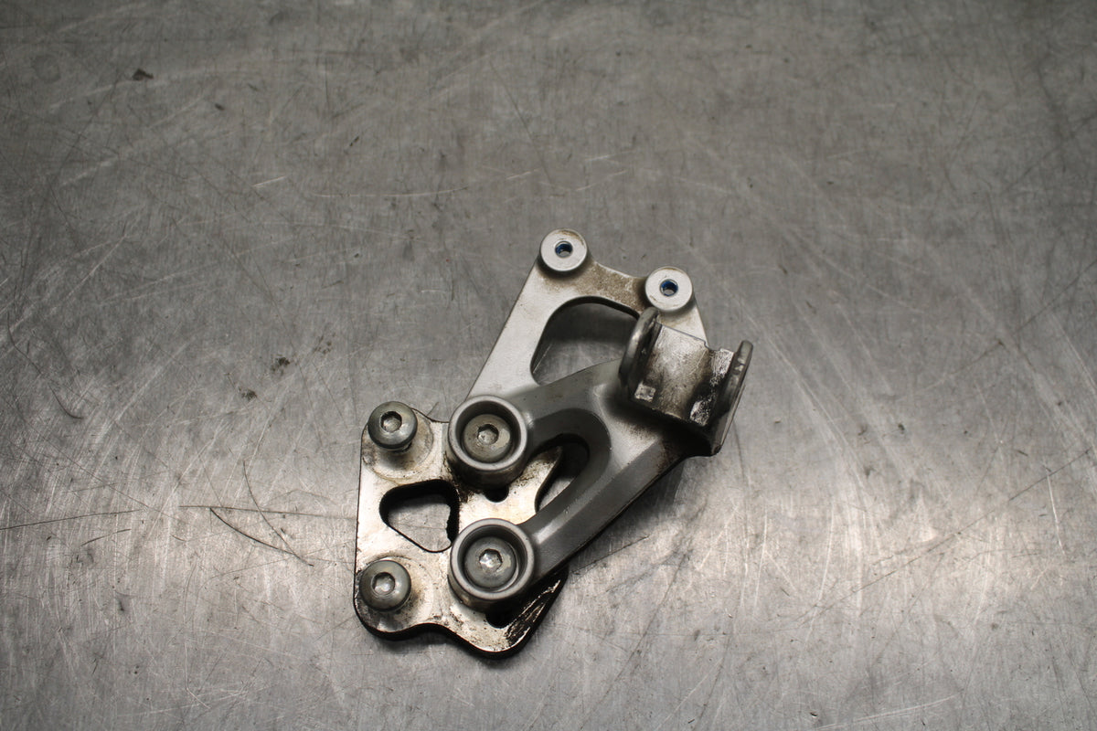 08-10 SUZUKI GSXR 600 LEFT REARSET REAR SET DRIVER FOOT PEG BRACKET MOUNT BB132