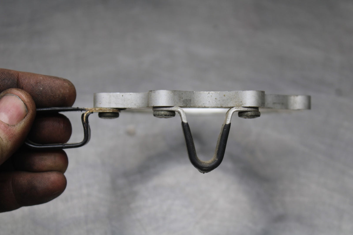 05 YAMAHA YZF R6 FUEL PUMP GAS PETROL SENDER BRACKET MOUNT BB858
