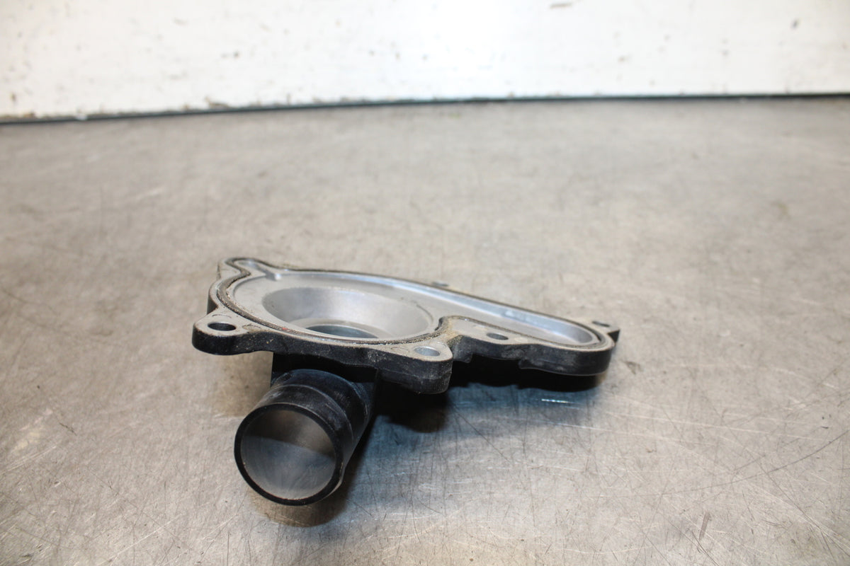 22-24 YAMAHA XSR900 ENGINE WATER COOLANT PUMP COVER BB683