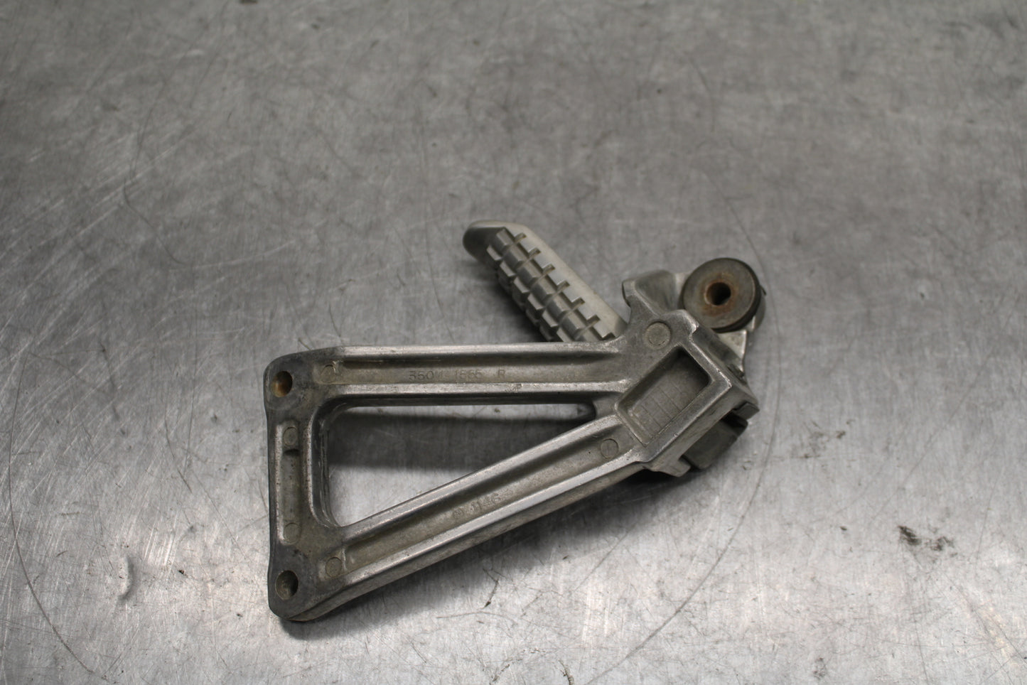 93-94 KAWASAKI NINJA ZX7R REAR BACK PASSENGER PEG SET PAIR BB122