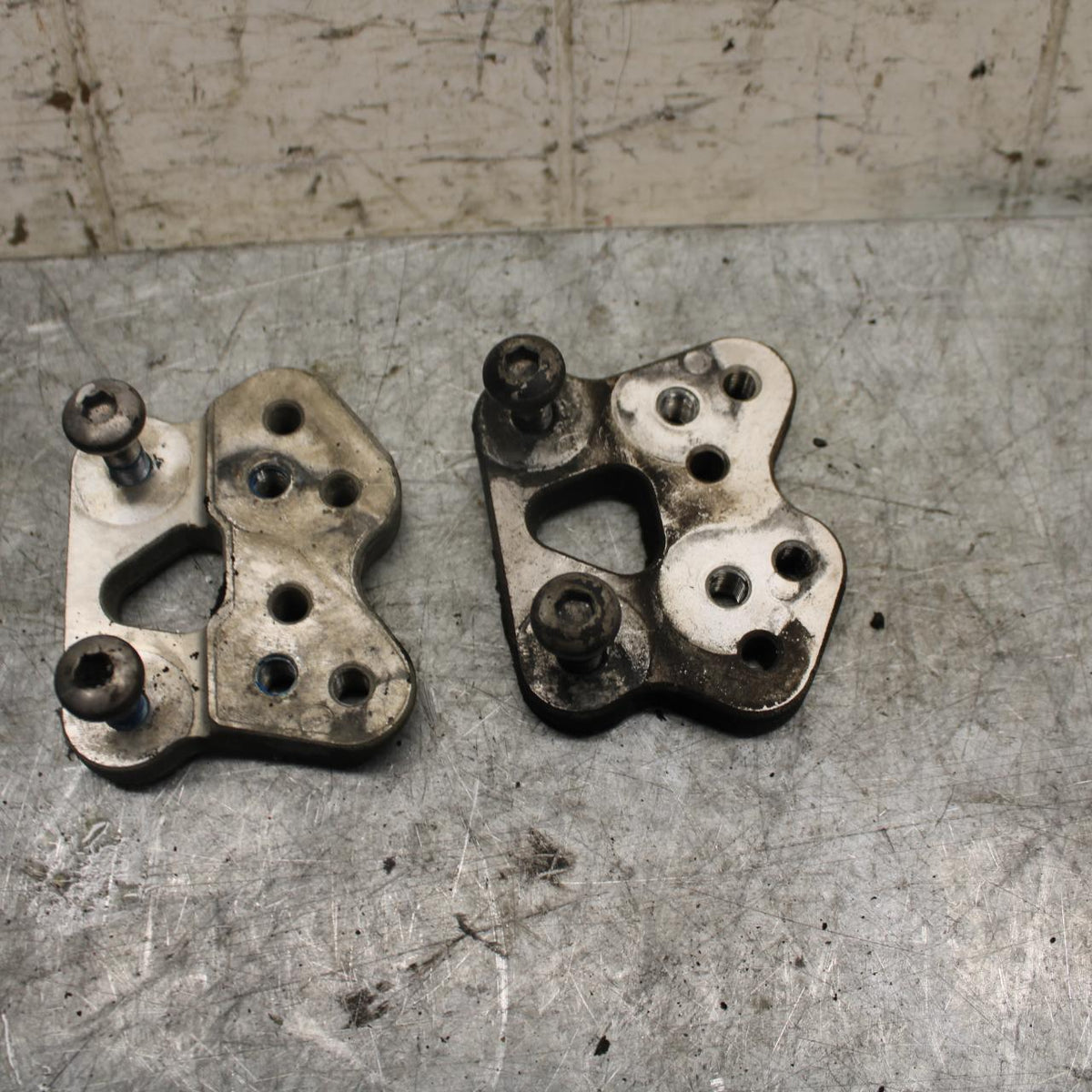 2007 Suzuki GSXR600 LEFT RIGHT REARSET REAR SET DRIVER PEG BRACKETS MOUNTS BB540
