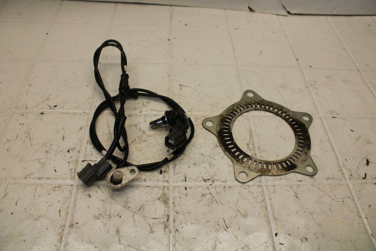 15 KAWASAKI NINJA 300 EX300  ABS BRAKE SENSOR RING BB14