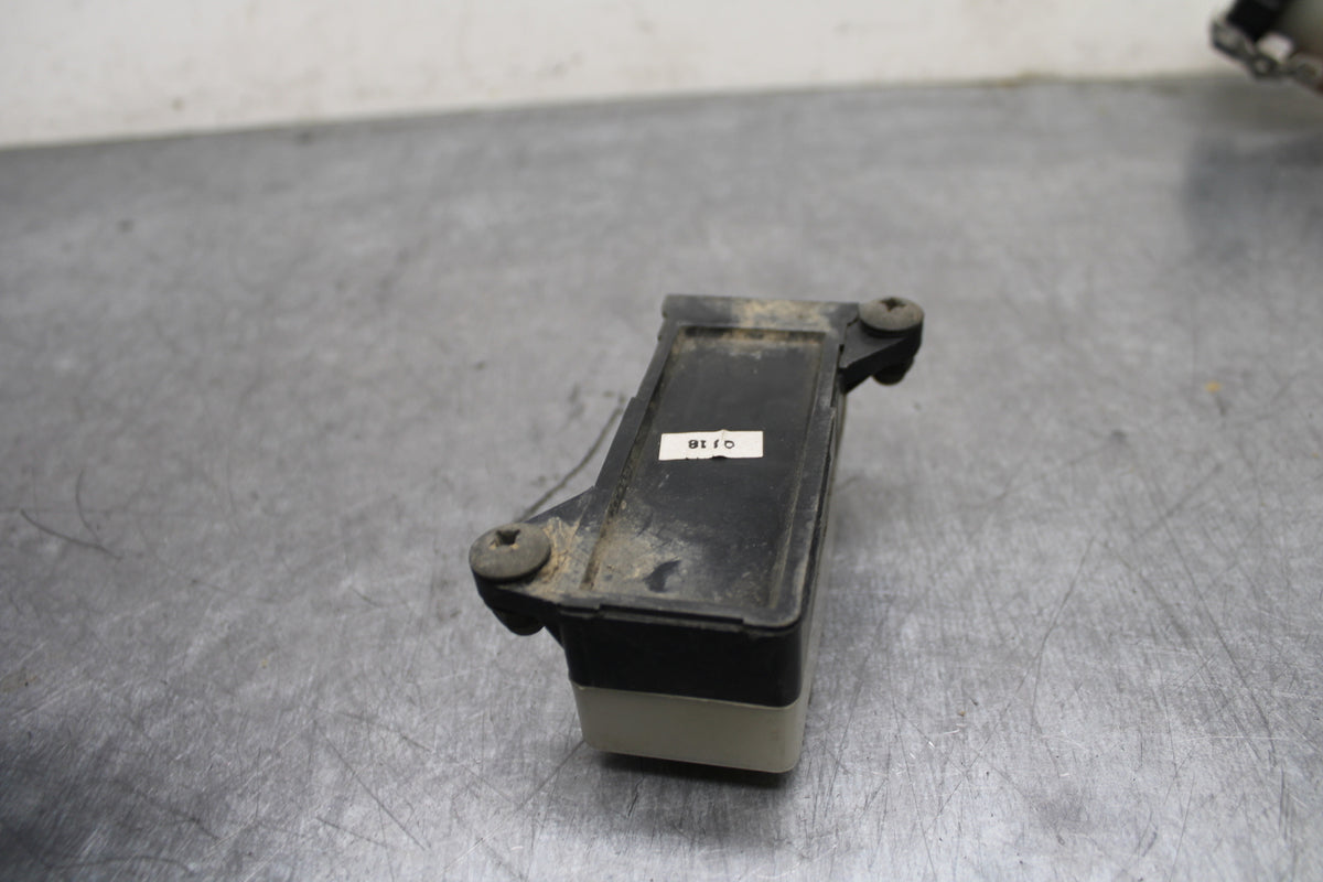 91-92 SUZUKI GSXR750 M  RELAY ASSEMBLY FUSE BOX BB125