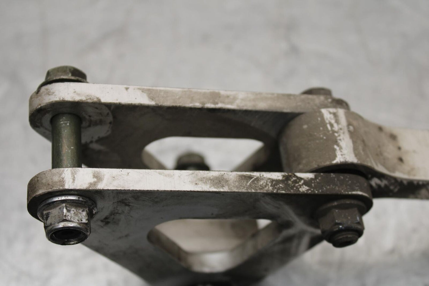 2007 Yamaha YZF R1 REAR DOGBONE SHOCK LINKAGE LINK BB575