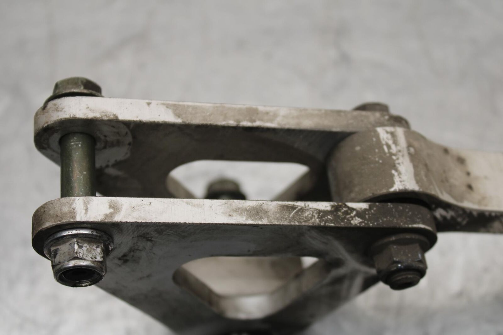 2007 Yamaha YZF R1 REAR DOGBONE SHOCK LINKAGE LINK BB575
