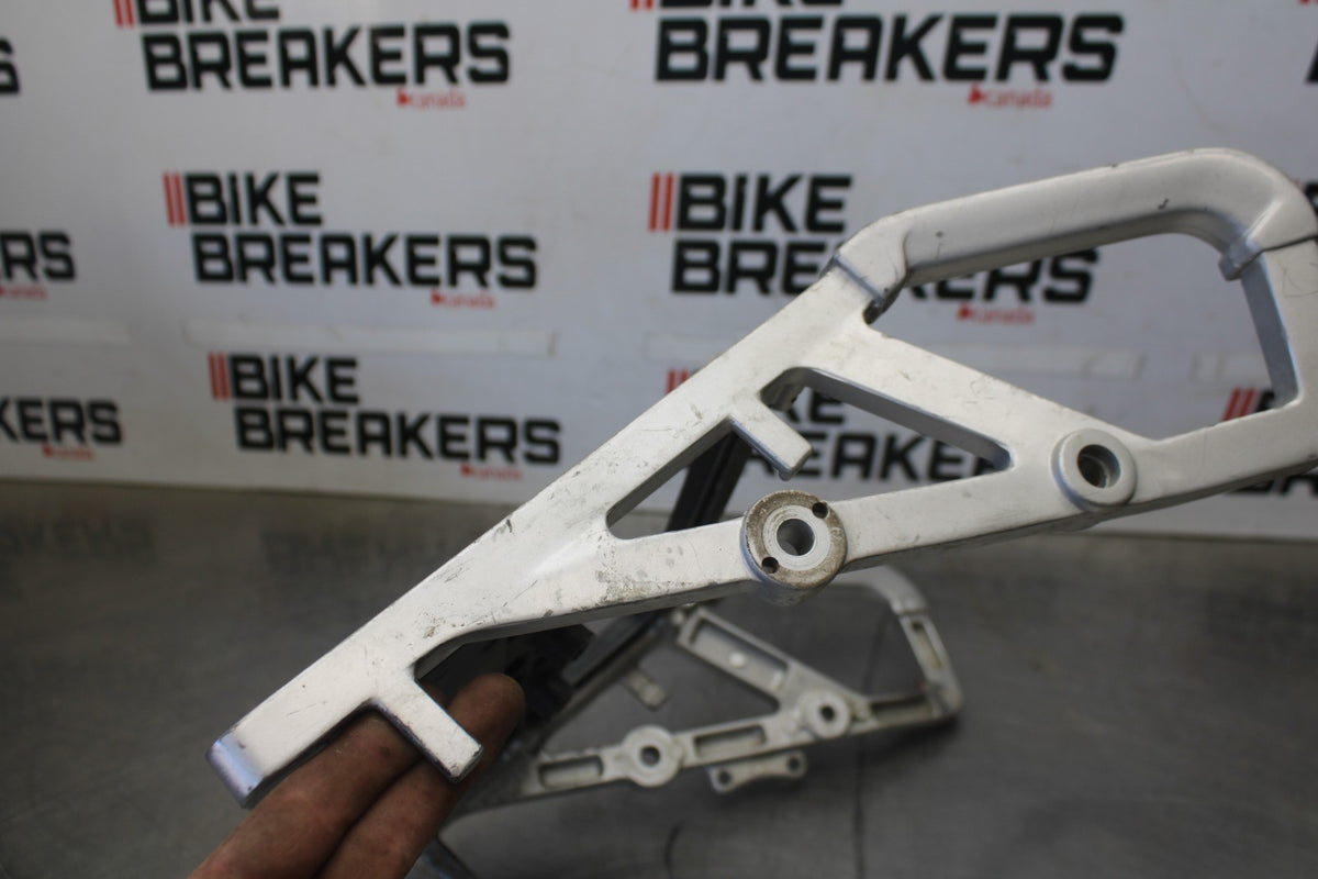06 KAWASAKI KLR650 PASSENGER REAR SEAT GRAB BAR HANDLE REAR RACK BB919