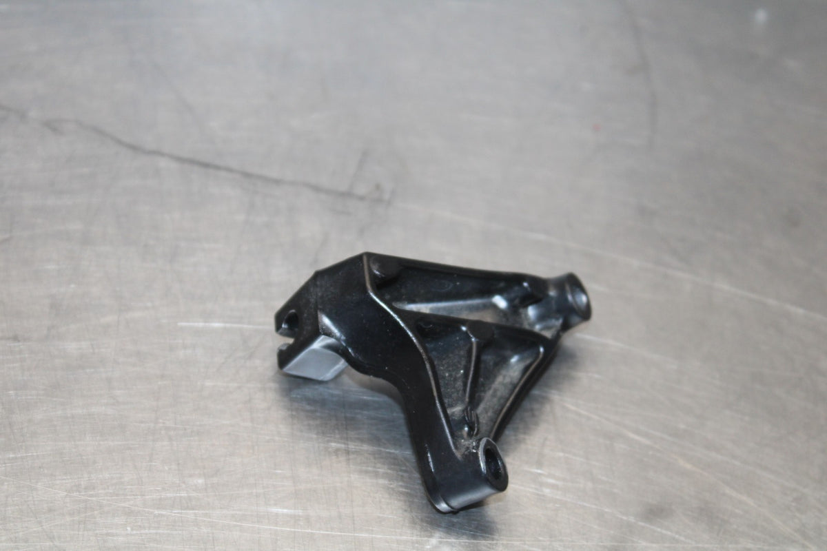 20-22 KAWASAKI NINJA ZX6R CLUTCH CABLE HOLDER MOUNT STAY BRACKET  BB884