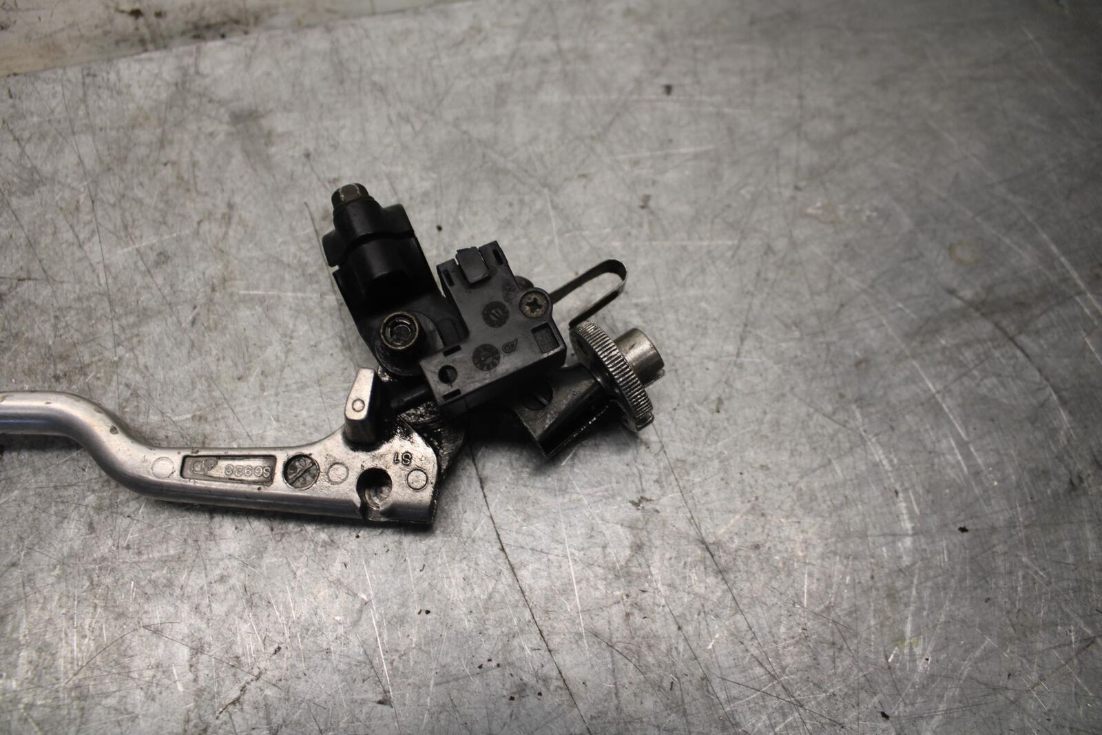 2001 Suzuki GSXR1000 CLUTCH PERCH MOUNT WITH LEVER  57500-40F11 BB52