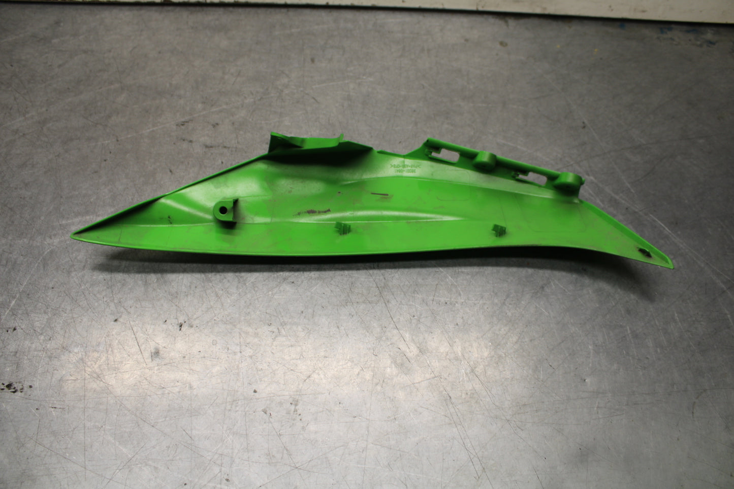 16 KAWASAKI NINJA ZX10R RIGHT REAR BACK TAIL FAIRING COWL 36001-0641-51B  BB650