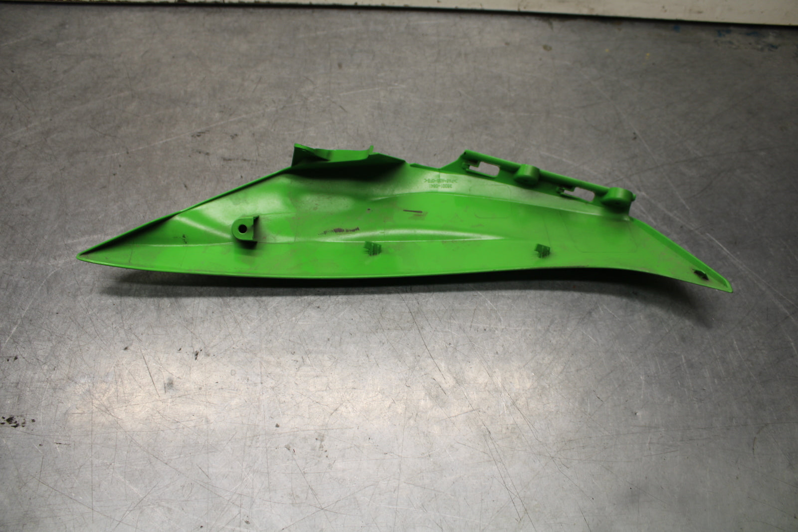 16 KAWASAKI NINJA ZX10R RIGHT REAR BACK TAIL FAIRING COWL 36001-0641-51B  BB650