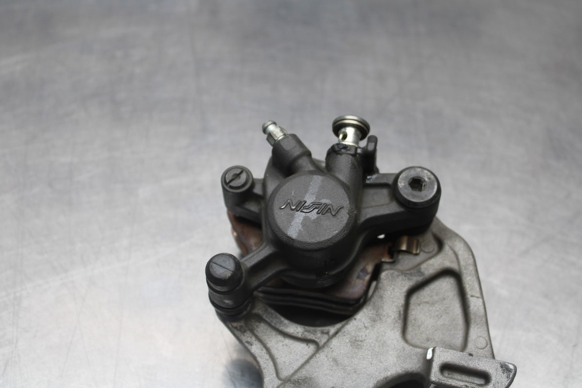 09 SUZUKI GSXR1000 REAR BACK BRAKE CALIPER W MOUNT BRACKET BB777